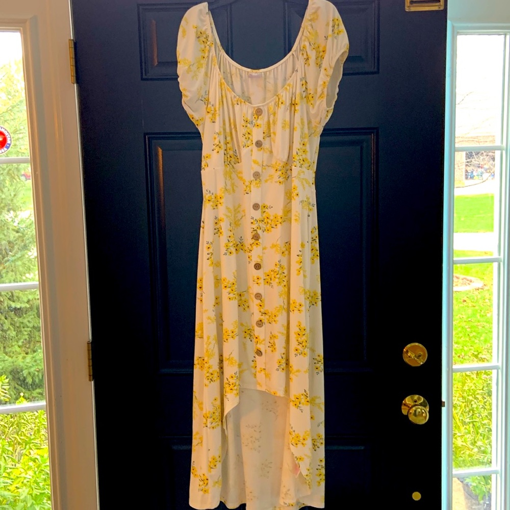 No boundaries high low summer dress, floral,yellow white, wood buttons XL misses